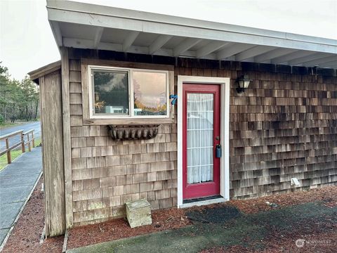 Photo of 1611 Ocean Beach Boulevard S #7, Long Beach, WA 98631 (MLS # 2314045) Photo of 1611 Ocean Beach Boulevard S #7, Long Beach, WA 98631 (MLS # 2314045)