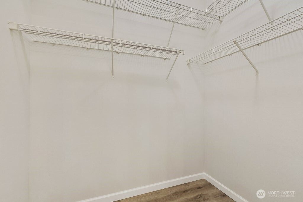 listing image 9366635623759124815