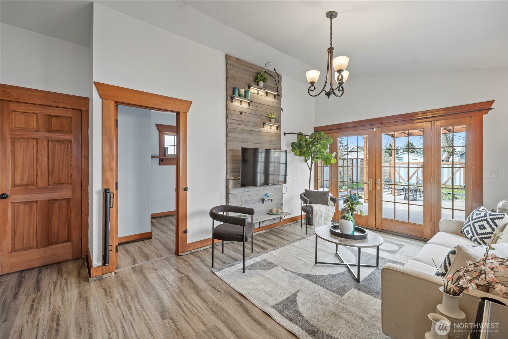 6822 S Lawrence Street