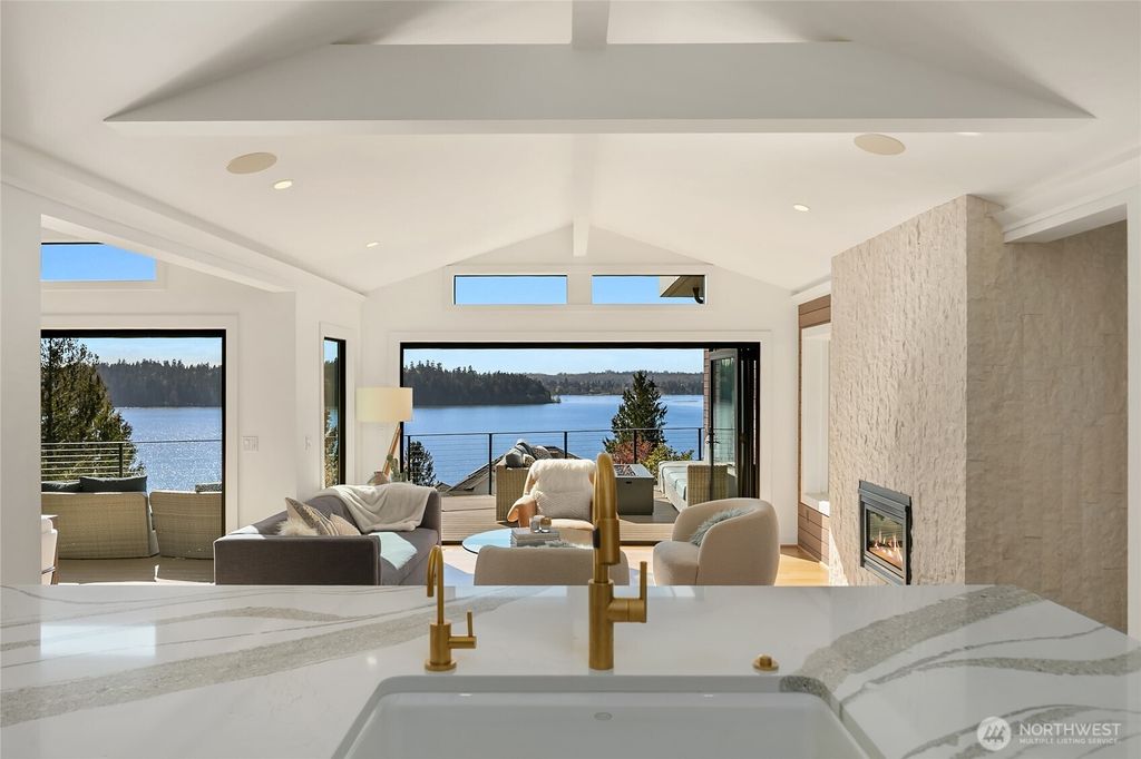 Photo of 4628 Forest Avenue SE, Mercer Island, WA 98040 (MLS # 2505377)