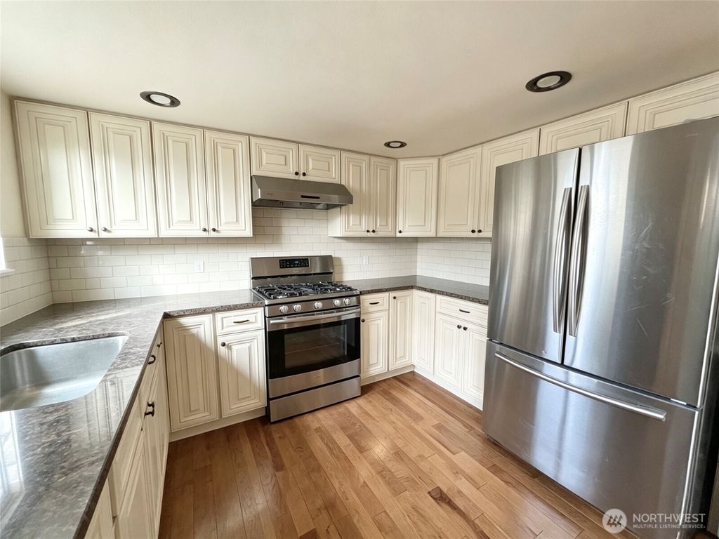 Photo of 1836 NE 16th Street, Renton, WA 98056 (MLS # 2522342)