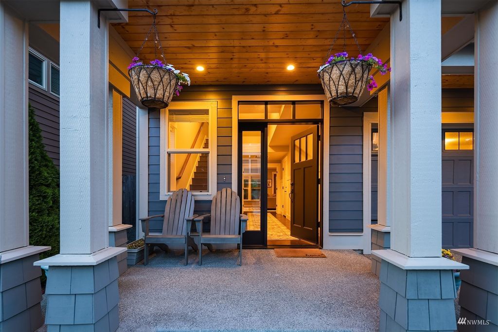 Photo of 8424 NE 123rd Place, Kirkland, WA 98034 (MLS # 1987159)