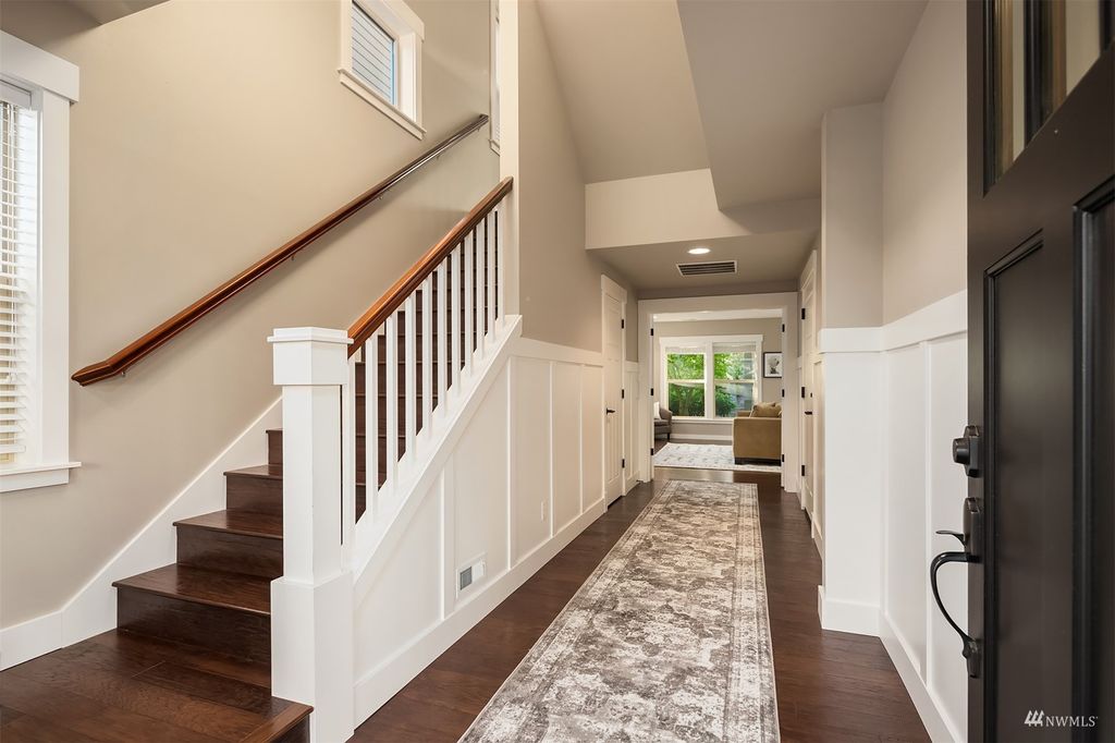 Photo of 8424 NE 123rd Place, Kirkland, WA 98034 (MLS # 1987159)