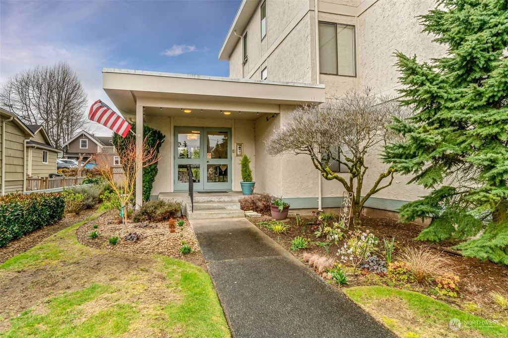 Photo of 626 Main Street #4, Edmonds, WA 98020 (MLS # 2208935)