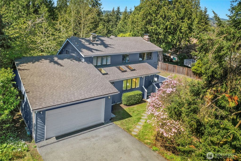 Photo of 12128 107th Ave Ave NE, Kirkland, WA 98034 (MLS # 2365838)