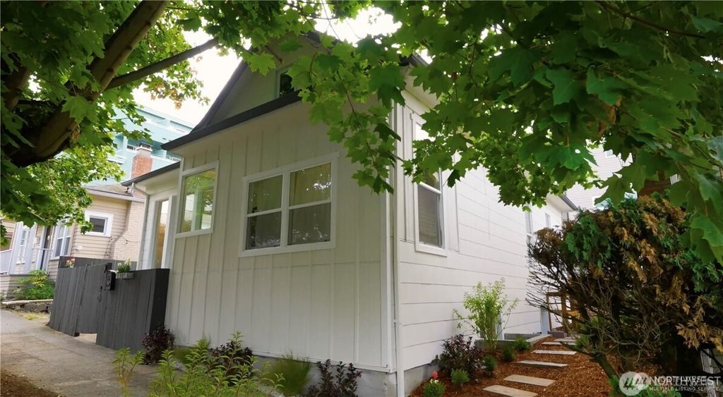 Photo of 1305 NE 55th Street, Seattle, WA 98105 (MLS # 2518568)