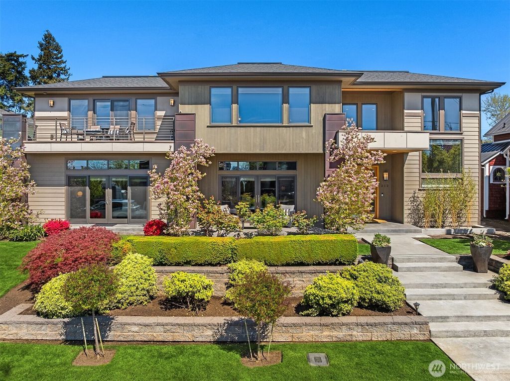 Photo of 212 5th Avenue W, Kirkland, WA 98033 (MLS # 2417519)