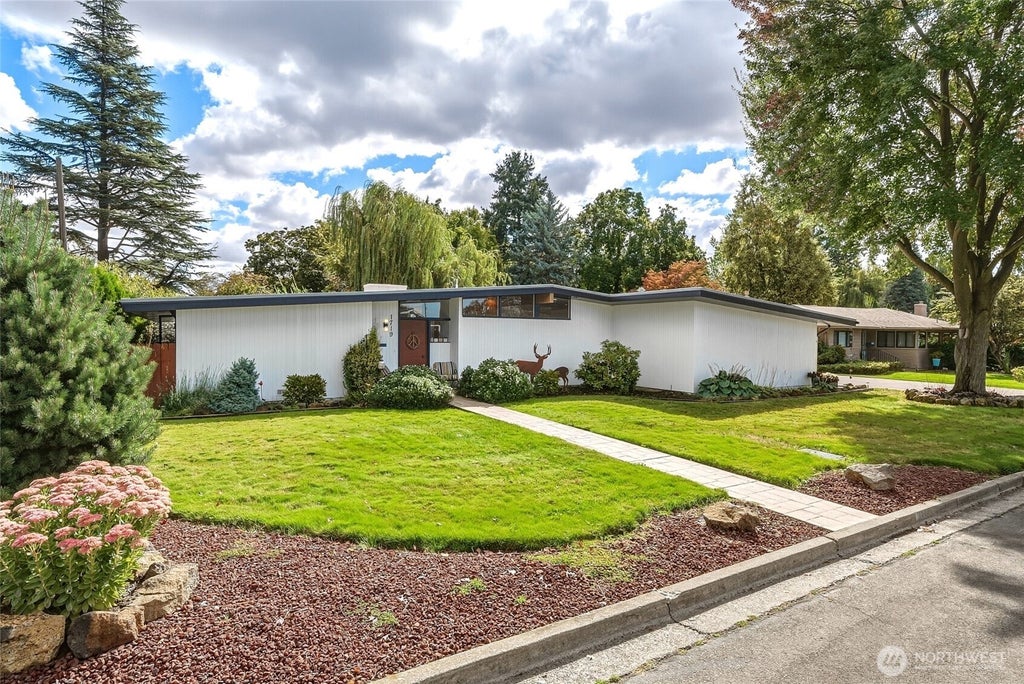 Photo of 1719 Center Street, Walla Walla, WA 99362 (MLS # 2582973)