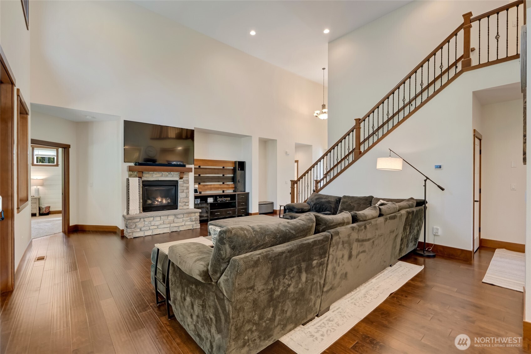 8915 115th Drive NE