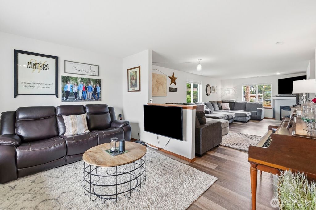 Photo of 1804 Harborview Drive, Aberdeen, WA 98520 (MLS # 2499036)