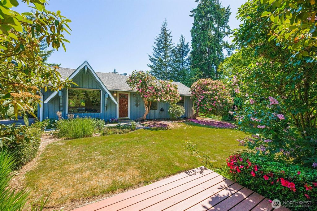 Photo of 22119 Locust Place, Lynnwood, WA 98036 (MLS # 2381201)