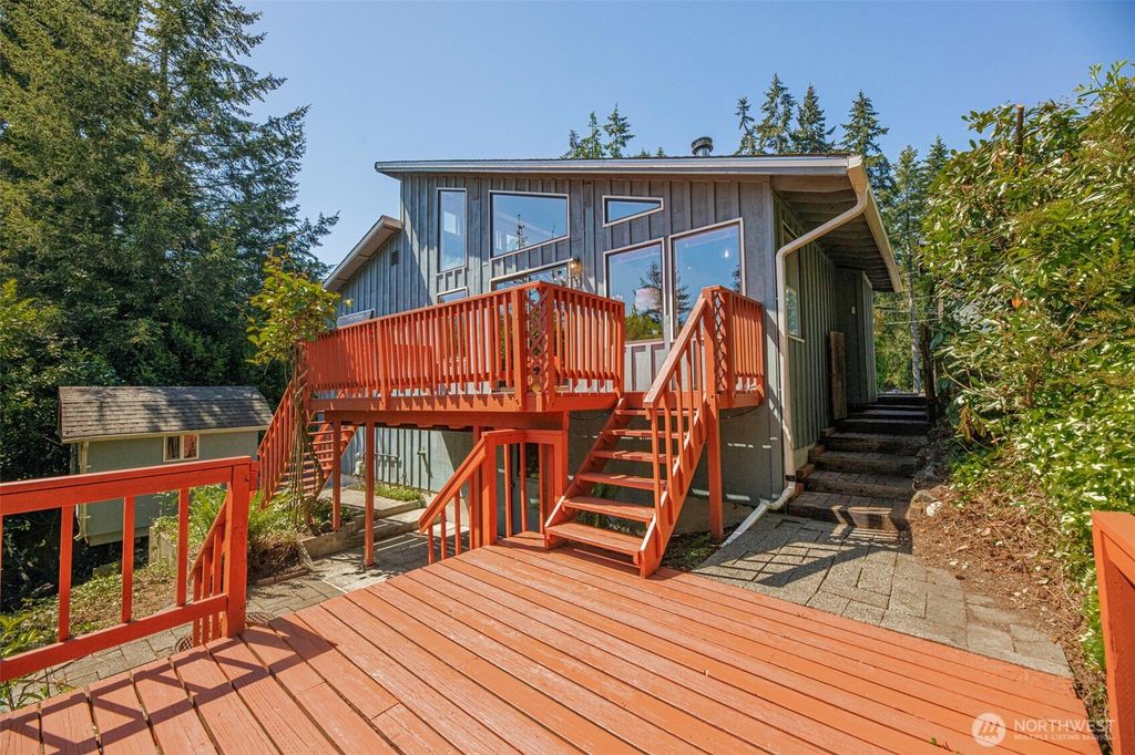 Photo of 22119 Locust Place, Lynnwood, WA 98036 (MLS # 2381201)