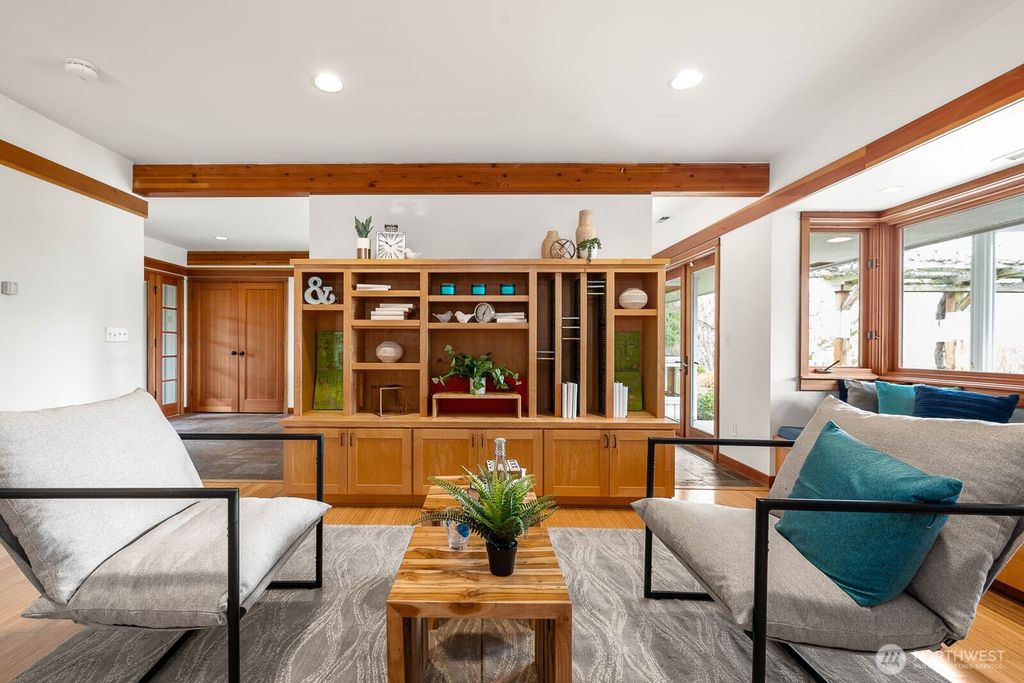 Photo of 9815 Vineyard Crest Crst, Bellevue, WA 98004 (MLS # 2461088)