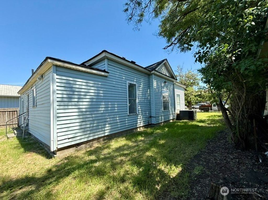 Photo of 432 S 7th Avenue, Walla Walla, WA 99362 (MLS # 2523239)