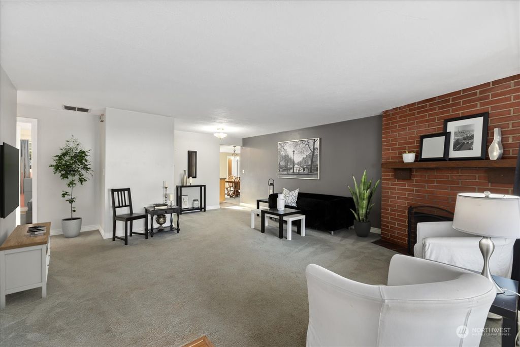 Photo of 917 S 321st Street, Federal Way, WA 98003 (MLS # 2326418)