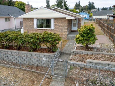 Photo of 1812 W 5th St ST, Port Angeles, WA 98363 (MLS # 2581754)
