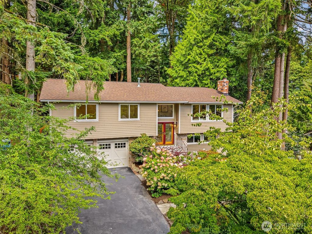 Photo of 10554 NE 150th Court, Bothell, WA 98011 (MLS # 2433308)