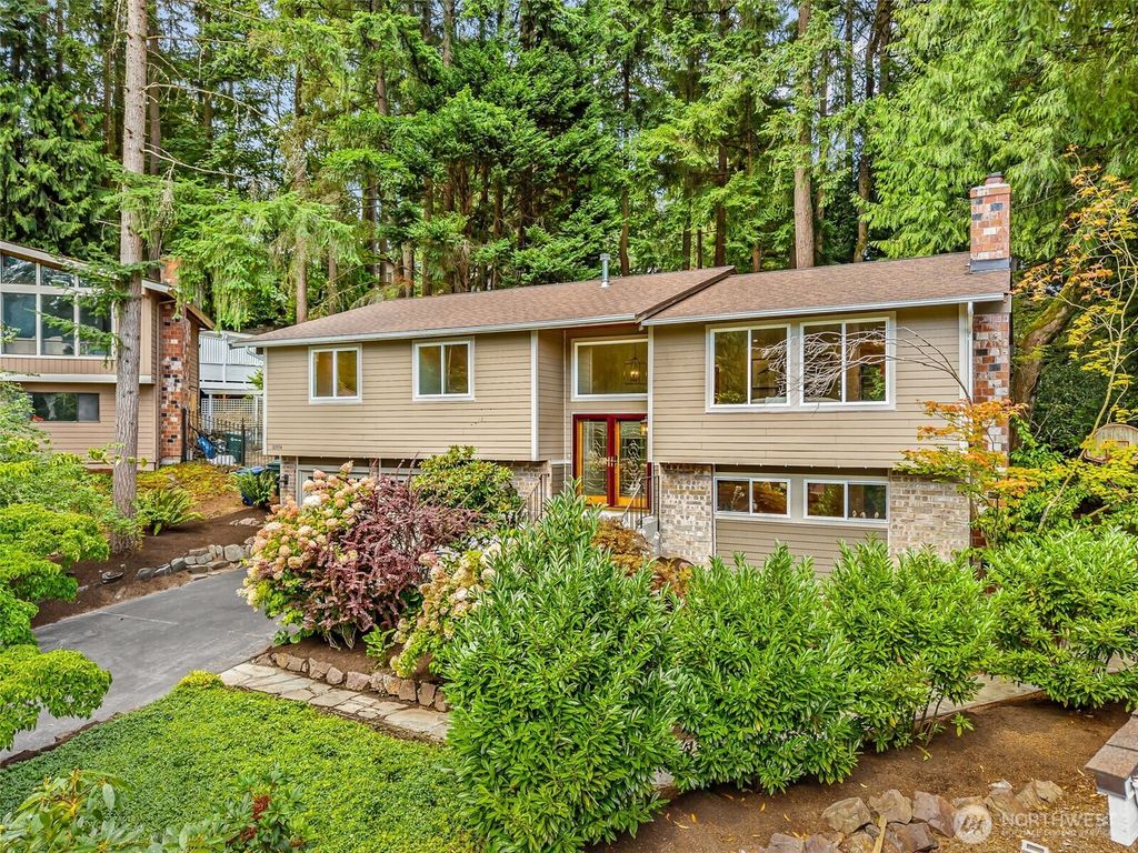 Photo of 10554 NE 150th Court, Bothell, WA 98011 (MLS # 2433308)