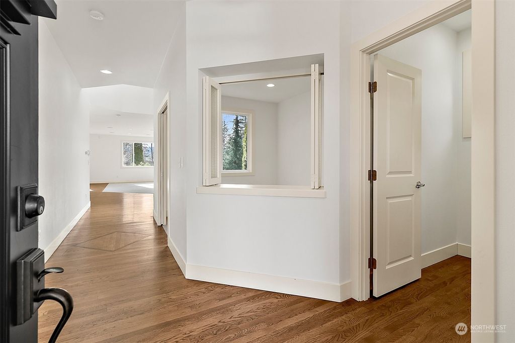 Photo of 9524 Elm Avenue SE, Snoqualmie, WA 98065 (MLS # 2030100)