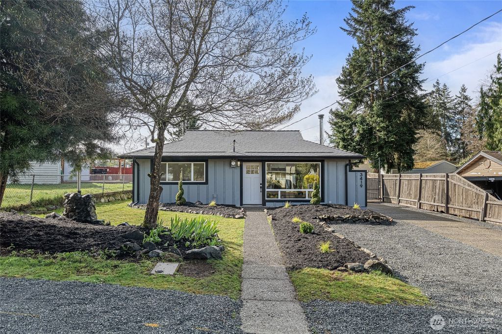 Photo of 3419 NE 7th Place, Renton, WA 98056 (MLS # 2356062)