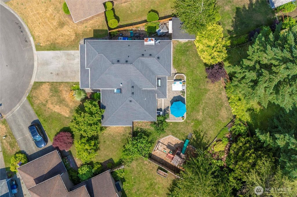 Photo of 15616 160th Court SE, Renton, WA 98058 (MLS # 2397441)
