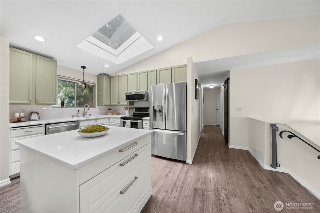 Photo of 32917 33rd Ave Ave SW, Federal Way, WA 98023 (MLS # 2507767)