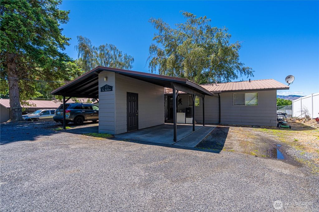 Photo of 460 N Keller Avenue #A &amp; B, East Wenatchee, WA 98802 (MLS # 2540917)