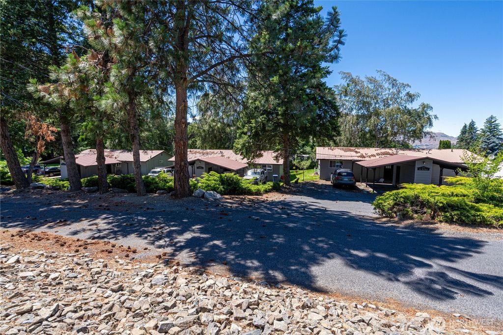 Photo of 460 N Keller Avenue #A &amp; B, East Wenatchee, WA 98802 (MLS # 2540917)