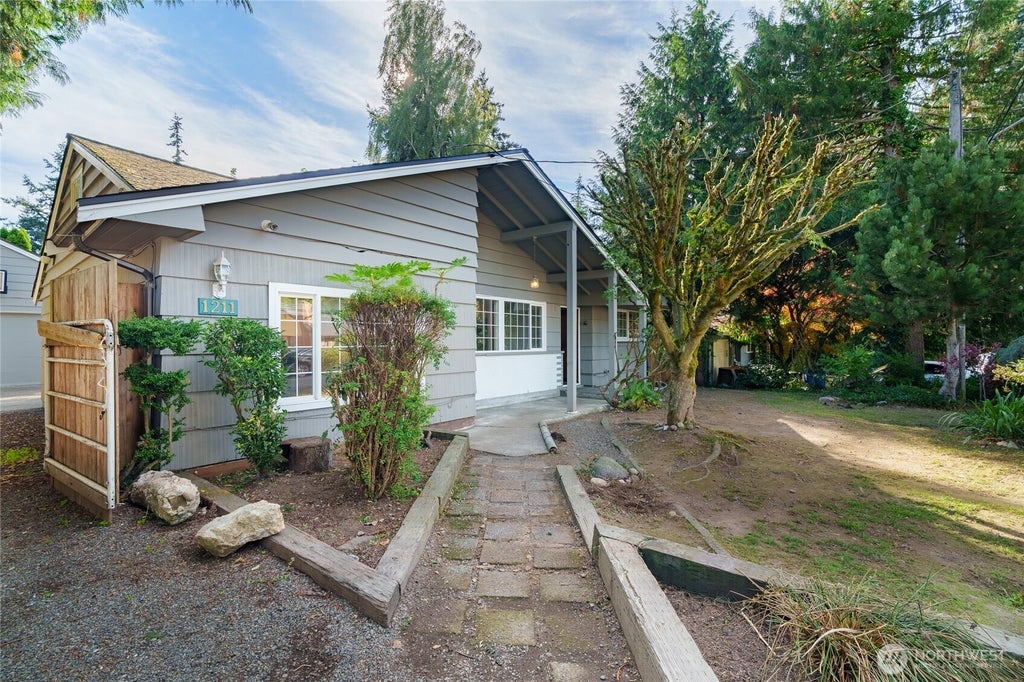 Photo of 1211 N 173rd Street, Shoreline, WA 98133 (MLS # 2592164)