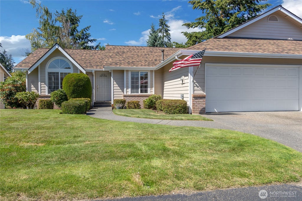 Photo of 4 Lakewood Oaks Drive, Lakewood, WA 98499 (MLS # 2546860)