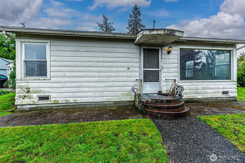 Photo of 7035 S 127th Street, Seattle, WA 98178 (MLS # 2508225)