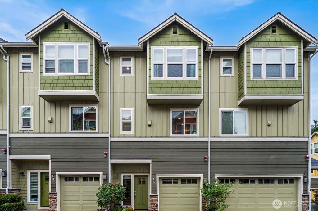 Photo of 23000 NE 8th St #E5, Sammamish, WA 98074 (MLS # 2444796)