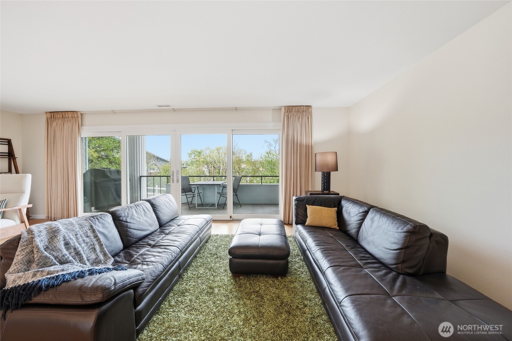 2565 Dexter Avenue N 103