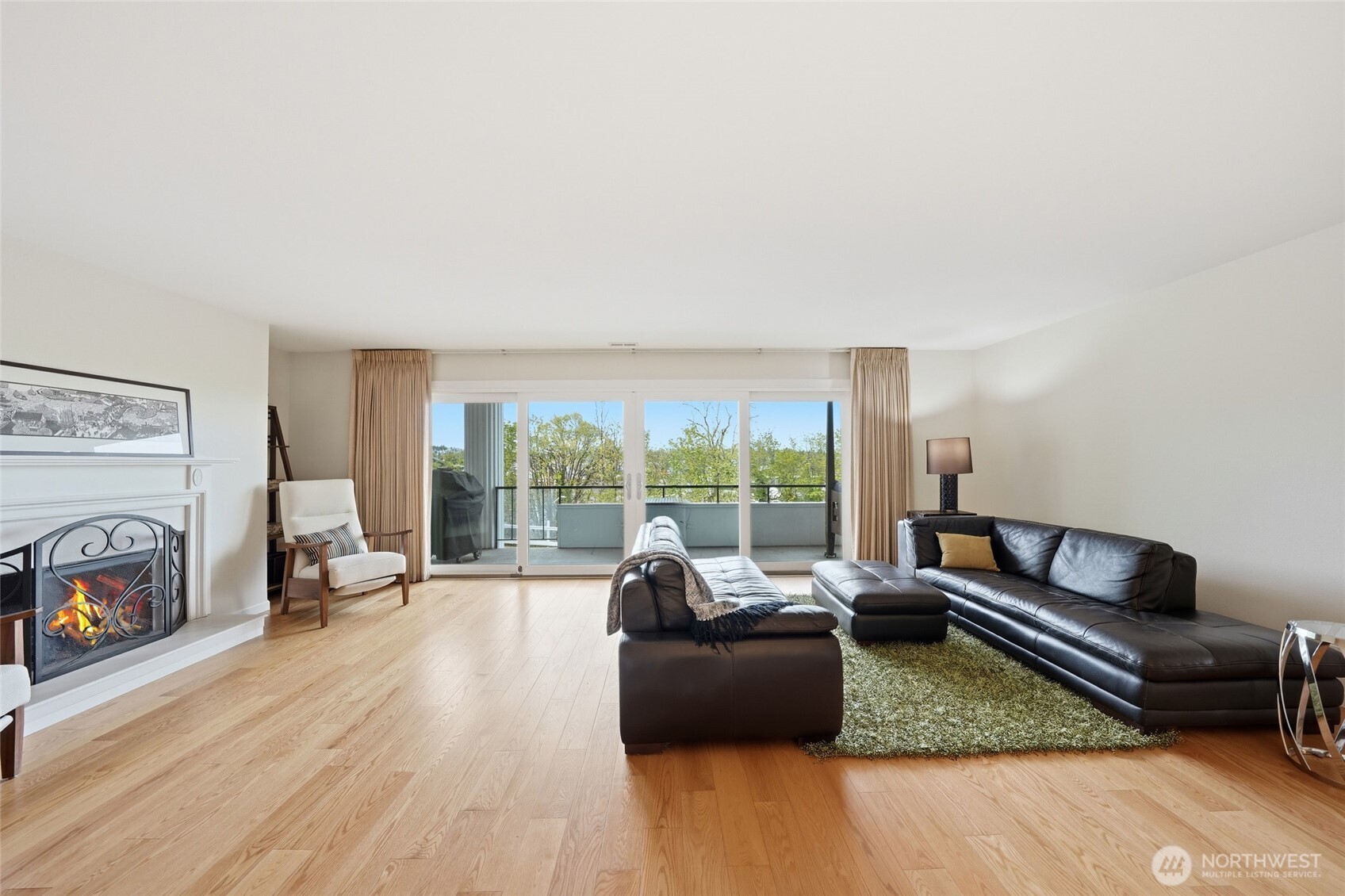 2565 Dexter Avenue N 103