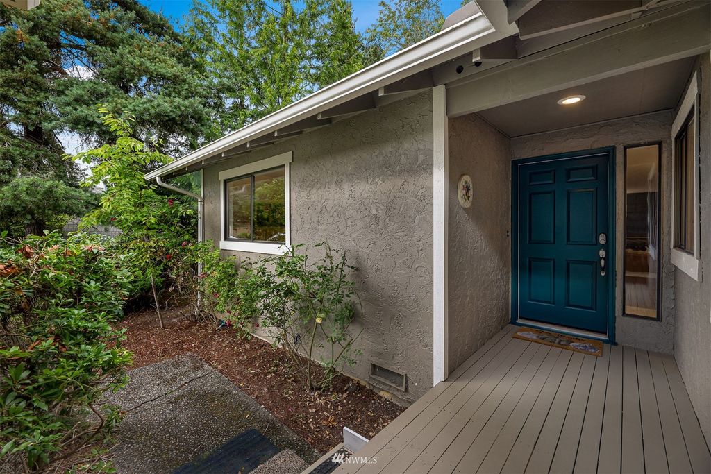 Photo of 2628 174th Avenue NE, Redmond, WA 98052 (MLS # 1963784)