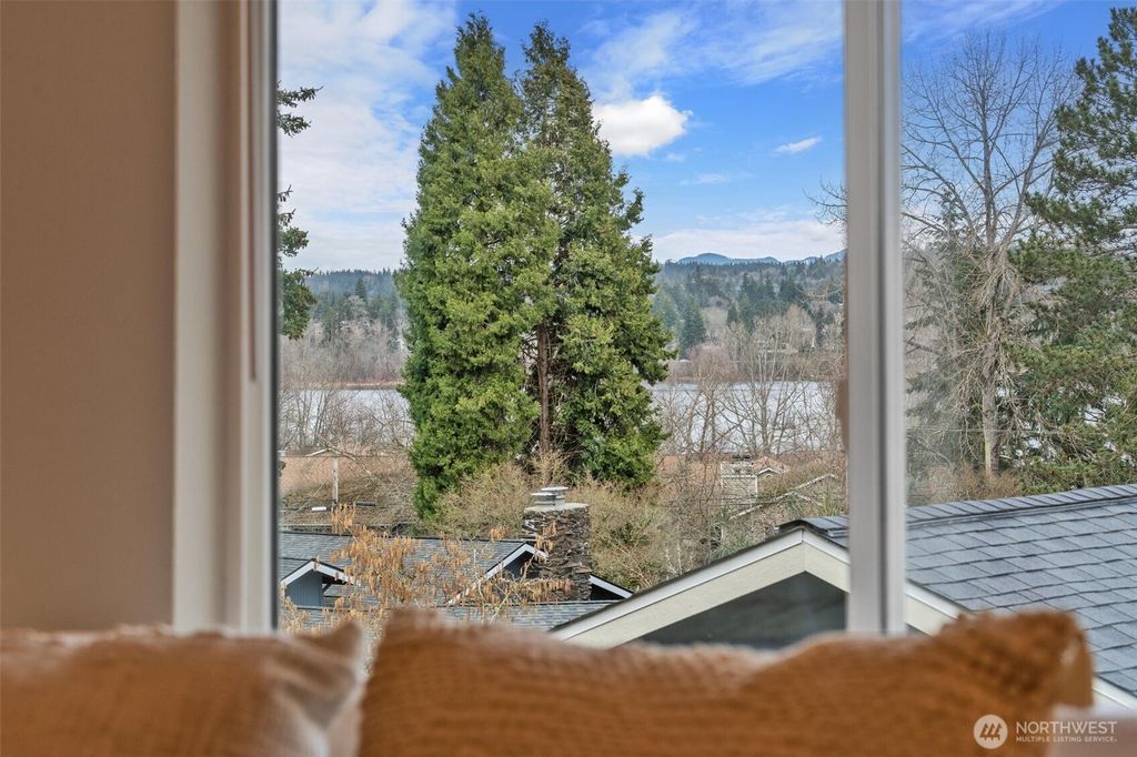 Photo of 17212 NE 42nd Street, Redmond, WA 98052 (MLS # 2334608)