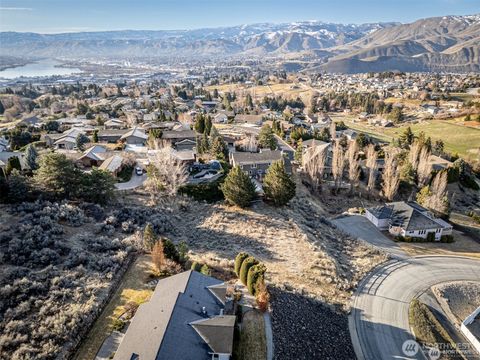 Photo of 155 Stoneybrook Lane, Wenatchee, WA 98801 (MLS # 2447996)