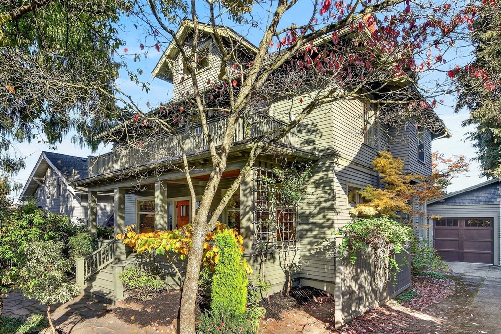 Photo of 2322 12th Avenue E, Seattle, WA 98102 (MLS # 2597278)
