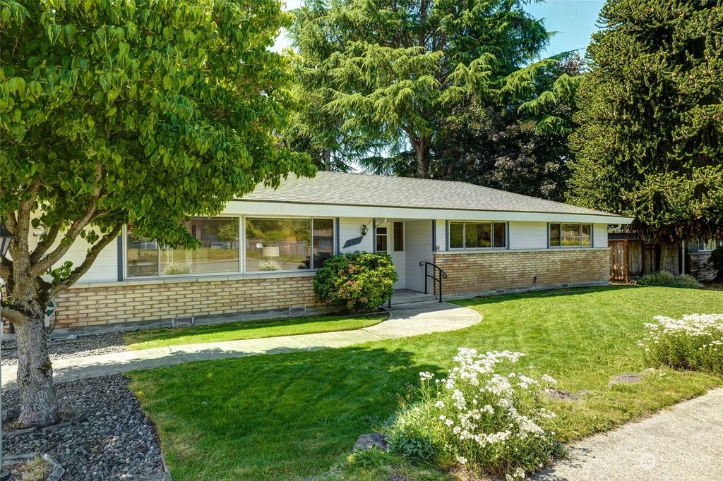 Photo of 2309 Edmonds Avenue NE, Renton, WA 98056 (MLS # 2135224)