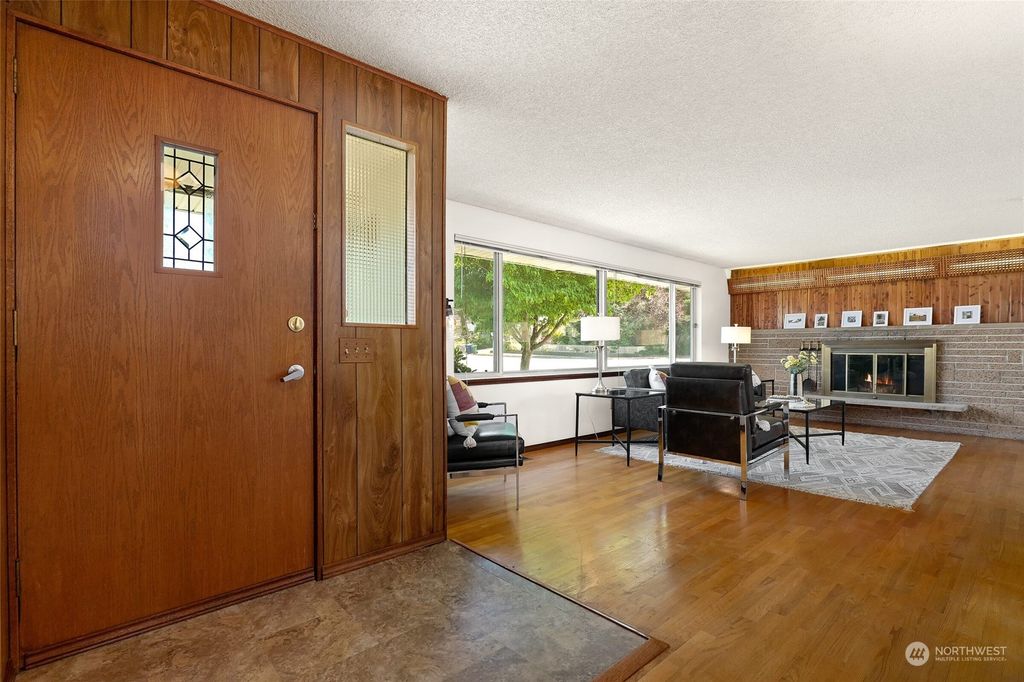 Photo of 2309 Edmonds Avenue NE, Renton, WA 98056 (MLS # 2135224)