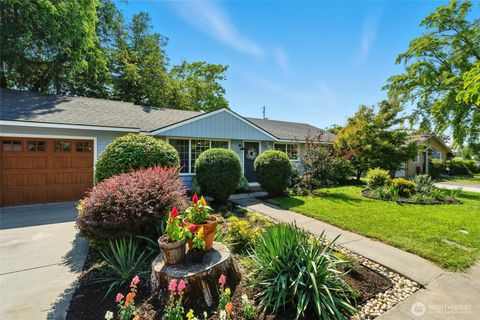Photo of 127 Meadow Street, Walla Walla, WA 99362 (MLS # 2427720)