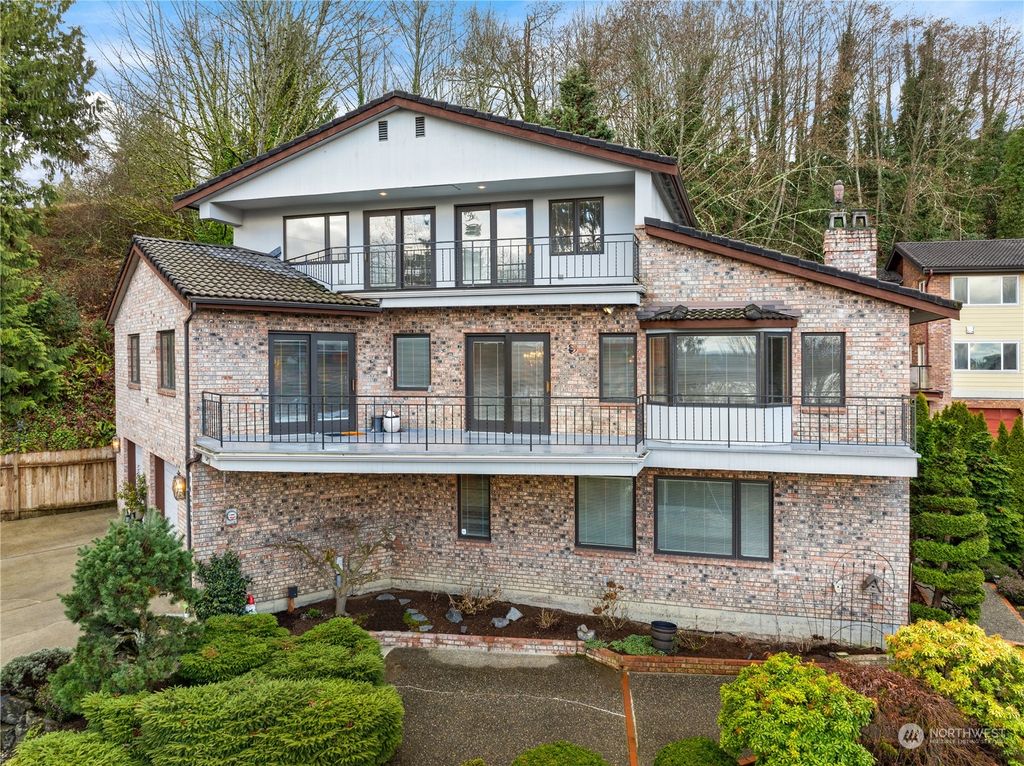 Photo of 14323 40th Avenue NE, Seattle, WA 98125 (MLS # 2201936)