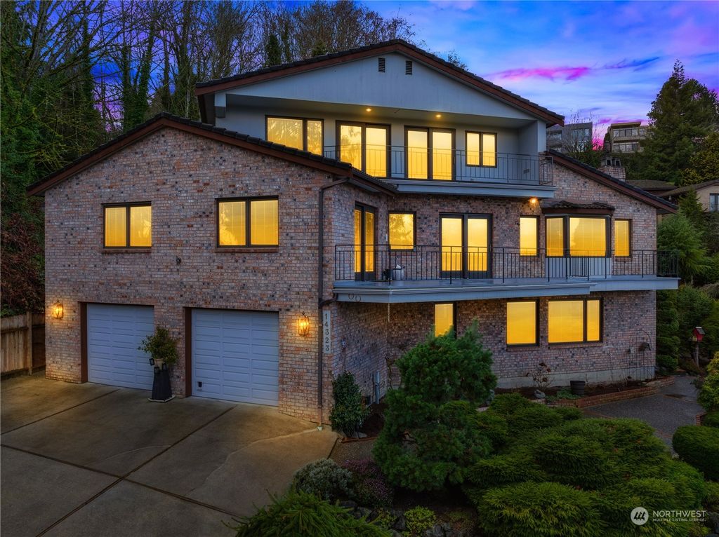 Photo of 14323 40th Avenue NE, Seattle, WA 98125 (MLS # 2201936)