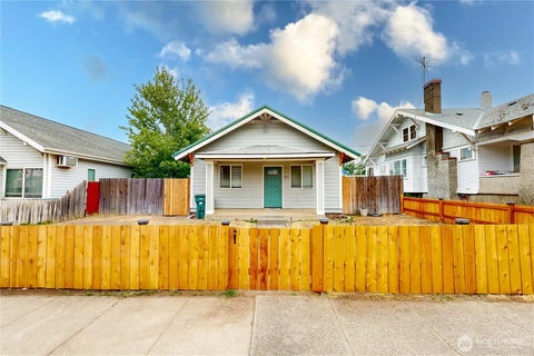 Photo of 521 S Main Street, Milton-Freewater, OR 97862 (MLS # 2557075)