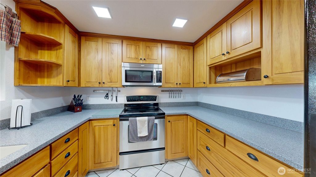 Photo of 17121 SE 264th Place, Covington, WA 98042 (MLS # 2500022)