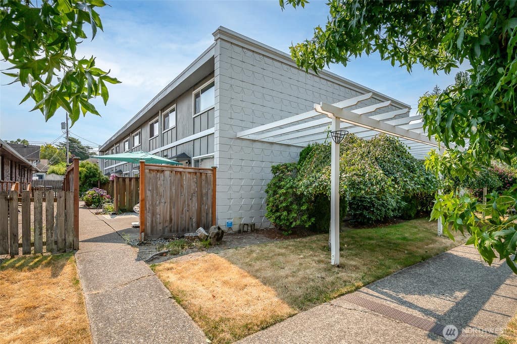 Photo of 708 N L Street #6, Tacoma, WA 98403 (MLS # 2564076)