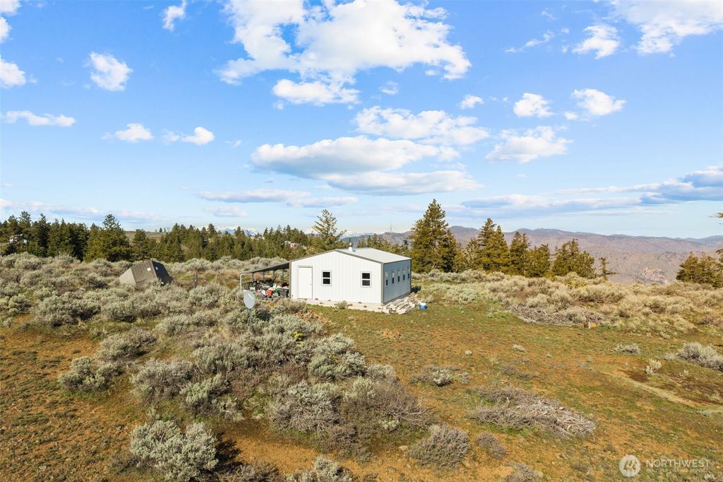 Photo of 104 Yarrow Lane, East Wenatchee, WA 98802 (MLS # 2504828)