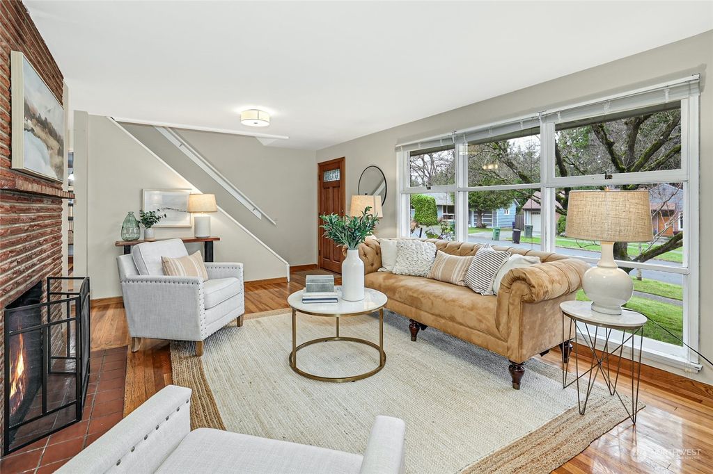 Photo of 4063 NE 87th Street, Seattle, WA 98115 (MLS # 2189302)