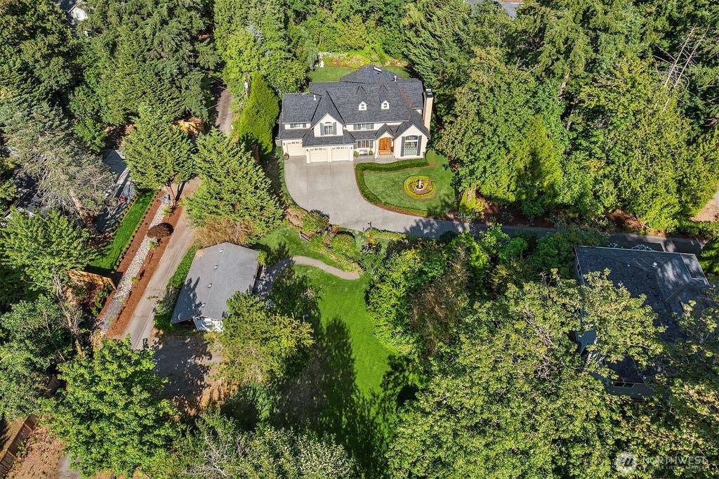 Photo of 12022 NE 97th Street, Kirkland, WA 98033 (MLS # 2557805)