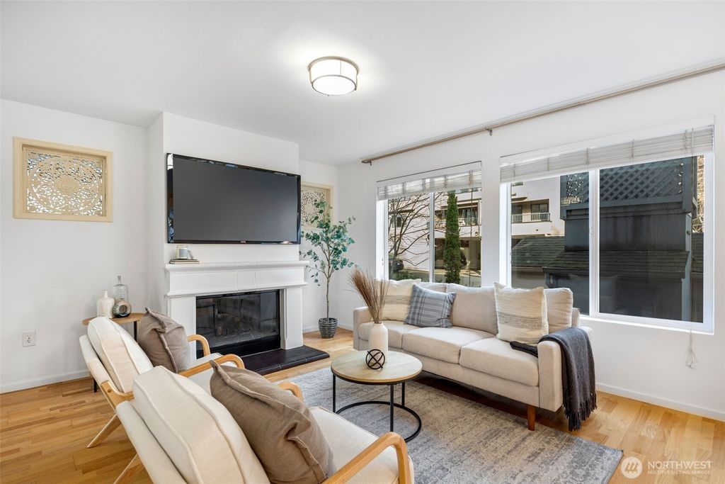 Photo of 500 Aloha Street #211, Seattle, WA 98109 (MLS # 2476156)